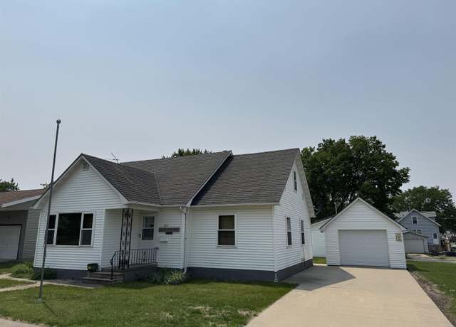 Property at 207 4th St, Parkersburg, IA 50665, 4 beds, 2 baths