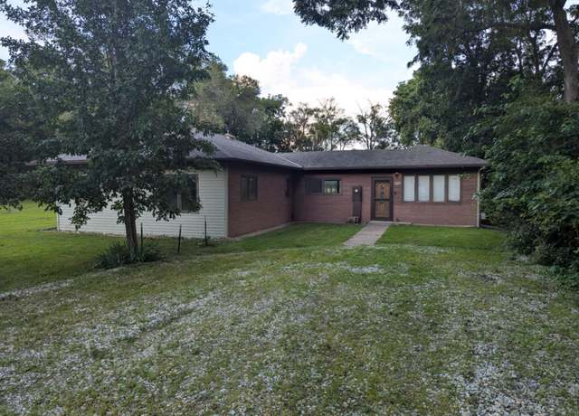 Property at 1920 Cottonwood Ln, Waterloo, IA 50703, 2 beds, 1 bath