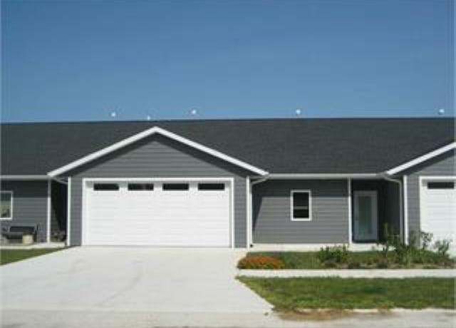 Property at 104 Highland Dr #3, Decorah, IA 52101, 2 beds, 2 baths