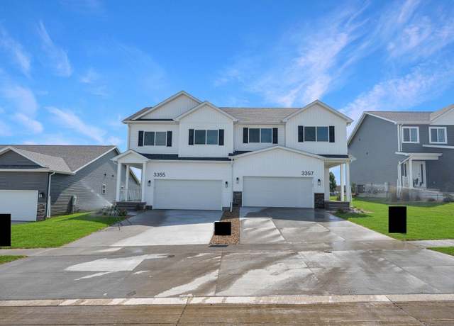 Property at 3355 Lincolnshire Rd, Waterloo, IA 50701, 3 beds, 2.5 baths