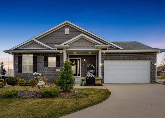 Property at 1021 Lake Ridge Dr, Cedar Falls, IA 50613, 3 beds, 3 baths