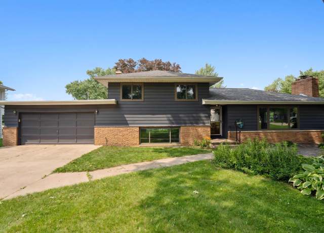 Property at 1506 Pin Oak Dr, Cedar Falls, IA 50613, 3 beds, 2 baths