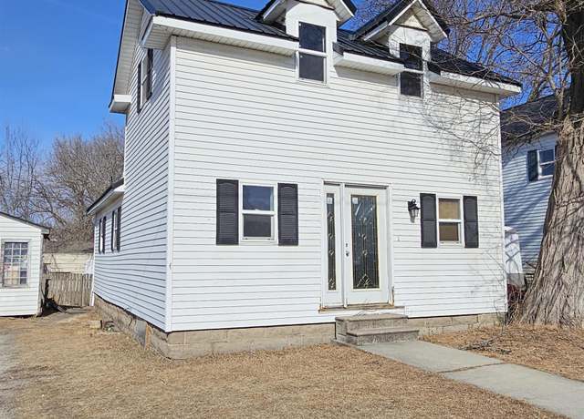 Property at 310 1st S St W, Independence, IA 50644, 2 beds, 1 bath