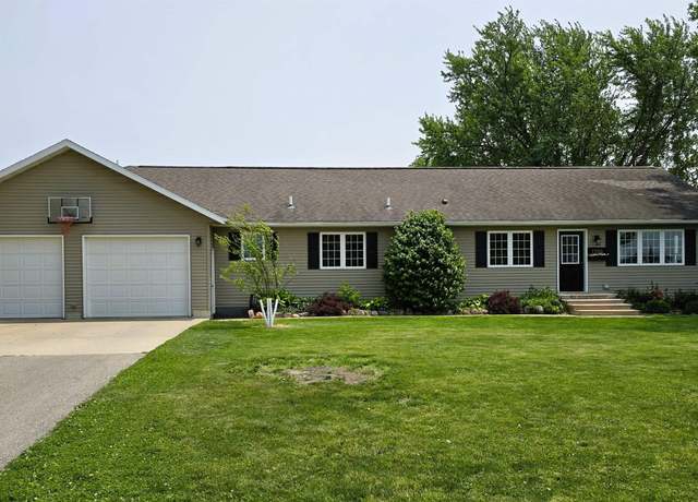 Property at 1308 South St, Laporte City, IA 50651, 5 beds, 3 baths