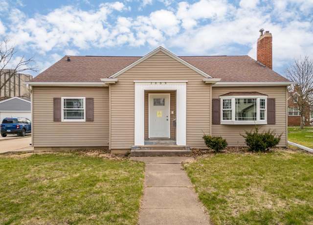 Property at 2009 Merner Ave, Cedar Falls, IA 50613, 4 beds, 2 baths