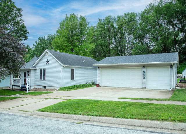Property at 317 4th St St NE, Waverly, IA 50677, 3 beds, 1 bath