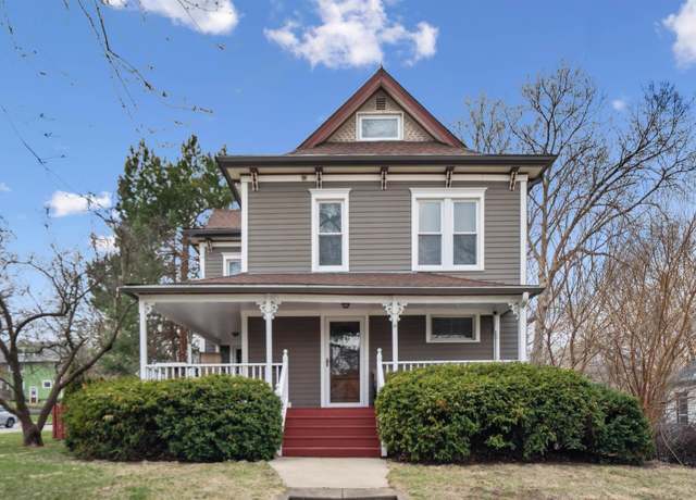 Property at 1021 Tremont St, Cedar Falls, IA 50613, 5 beds, 3.5 baths