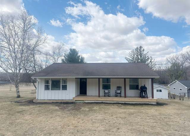 Property at 1103 College Dr, Decorah, IA 52101, 3 beds, 2 baths