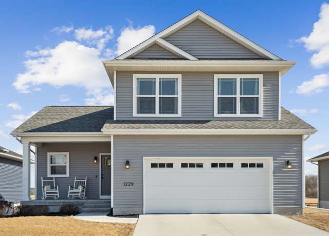Property at 1229 SE 1st St, Waverly, IA 50677, 3 beds, 2.5 baths