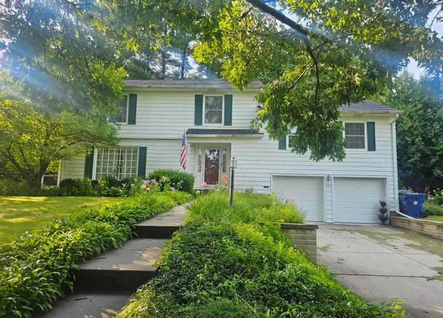 Property at 525 Prospect Blvd Blvd, Waterloo, IA 50701, 3 beds, 2.5 baths