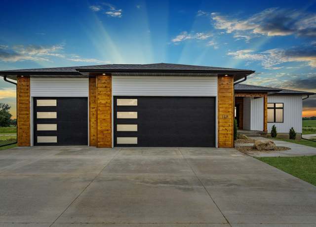 Property at 110 Kestrel Cir. Cir, Waterloo, IA 50701, 5 beds, 3.5 baths