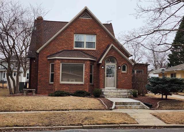 Property at 608 3rd St, Parkersburg, IA 50665, 4 beds, 3 baths