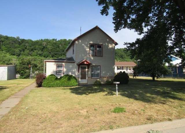 Property at 910 N 4th Street St, Guttenberg, IA 52052, 2 beds, 1 bath