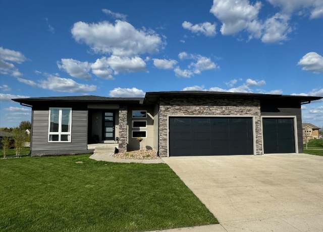 Property at 4712 Wild Flowerr Ln, Cedar Falls, IA 50613, 5 beds, 3 baths