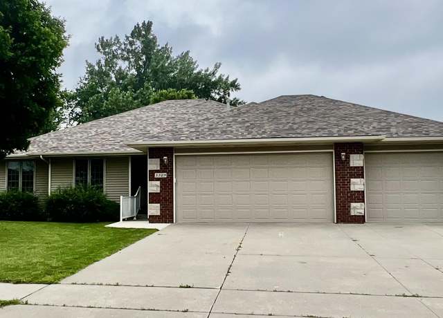 Property at 3309 Lily Ln, Marshalltown, IA 50158, 4 beds, 4 baths