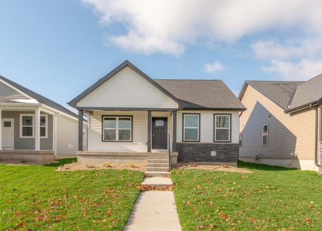 Property at 119 Axlewood Dr, Waterloo, IA 50701, 3 beds, 3 baths
