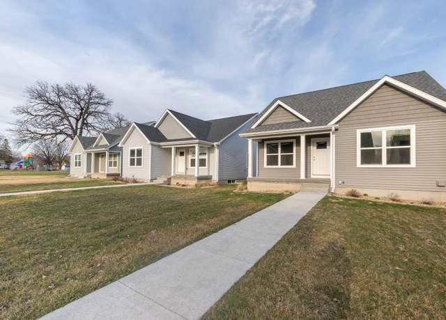 Property at 114 Axlewood Dr, Waterloo, IA 50701, 3 beds, 3 baths