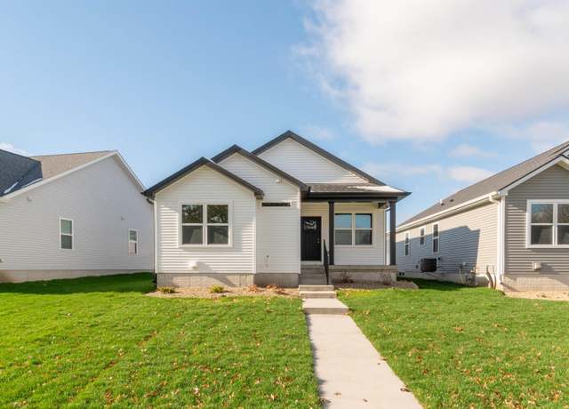 Property at 123 Axlewood Dr, Waterloo, IA 50701, 3 beds, 2 baths