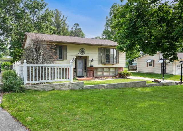Property at 801 W 13th Street St, Cedar Falls, IA 50613, 4 beds, 2 baths