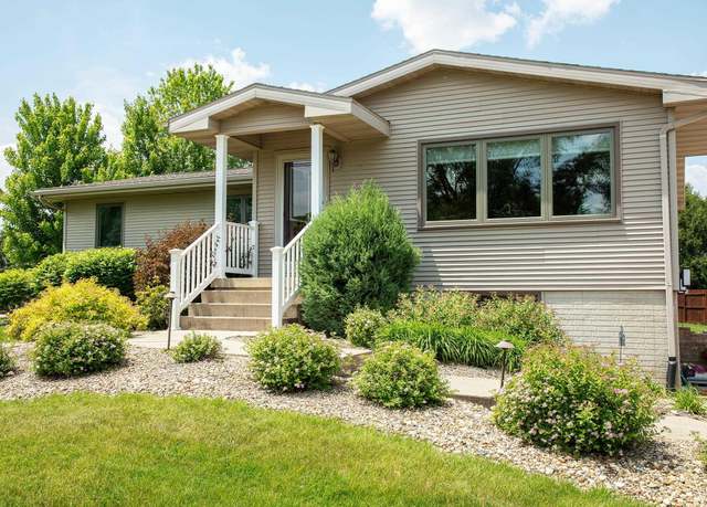 Property at 205 Island View Dr, Waverly, IA 50677, 4 beds, 2.5 baths