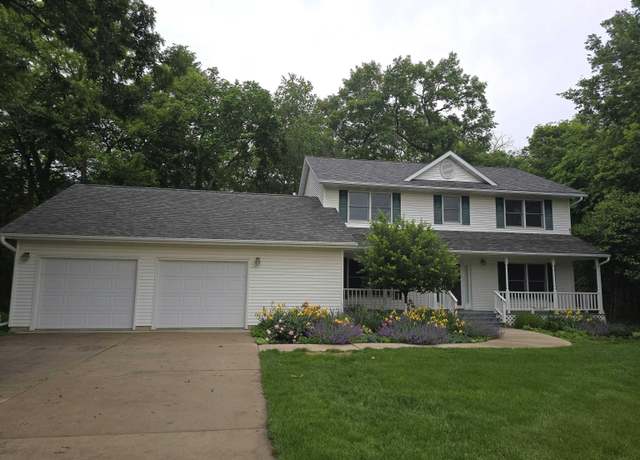 Property at 1003 Nordic Dr, Decorah, IA 52101, 4 beds, 3.5 baths