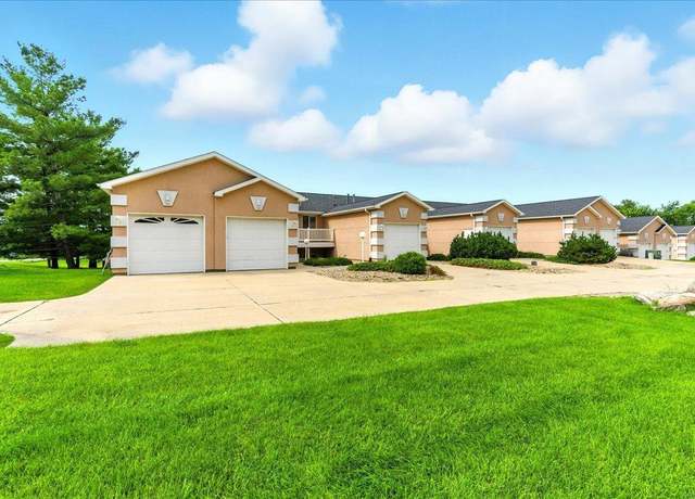 Property at 1716 W 18th St, Cedar Falls, IA 50613, 2 beds, 1 bath