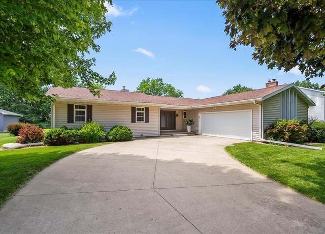 Property at 1221 Oak Park Blvd, Cedar Falls, IA 50613, 4 beds, 3 baths