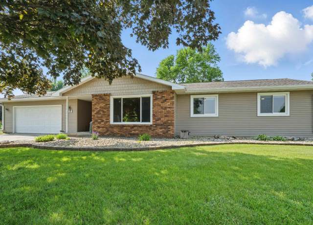 Property at 219 Lichty Blvd, Waterloo, IA 50701, 3 beds, 1.5 baths