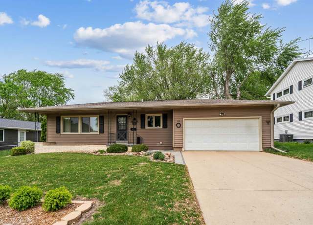 Property at 805 7th Street St SE, Oelwein, IA 50662, 3 beds, 2 baths