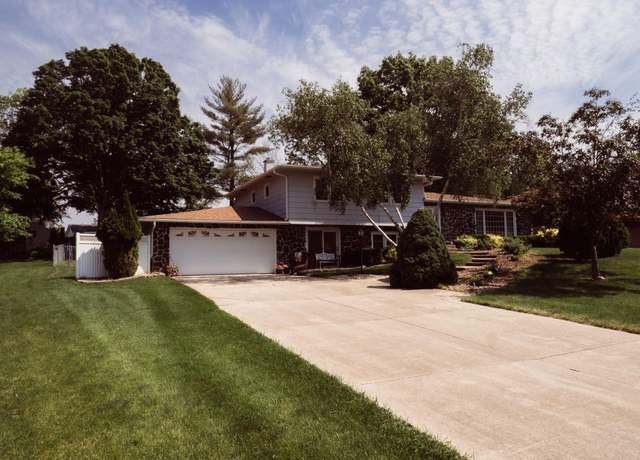Property at 905 1st Ave, Charles City, IA 50616, 4 beds, 3 baths