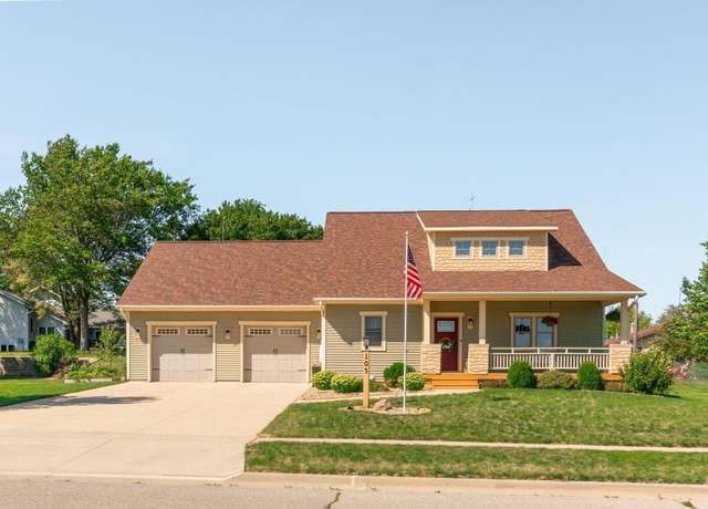 Property at 105 Valley Dr, Reinbeck, IA 50669, 4 beds, 2 baths