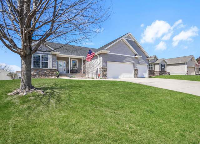 Property at 4834 Winghaven Dr, Waterloo, IA 50701, 4 beds, 3 baths