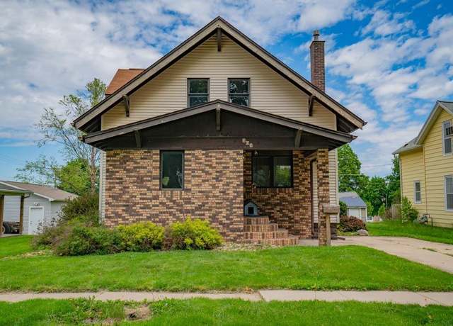 Property at 303 Randall St, Reinbeck, IA 50669, 3 beds, 2 baths