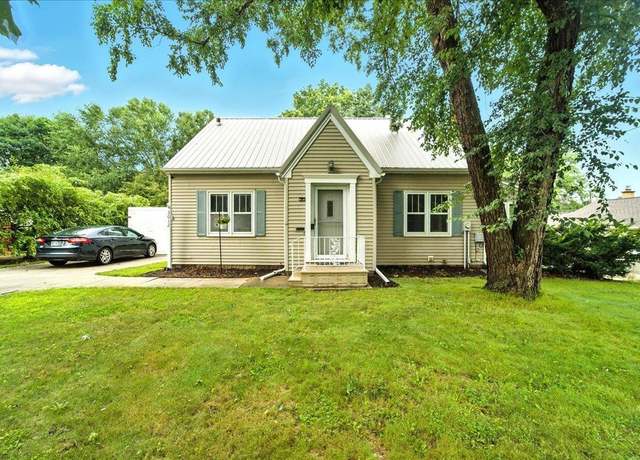 Property at 3012 W 4th St, Waterloo, IA 50701, 2 beds, 2 baths