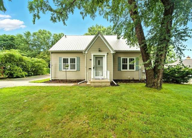 Property at 3012 W 4th St, Waterloo, IA 50701, 2 beds, 2 baths