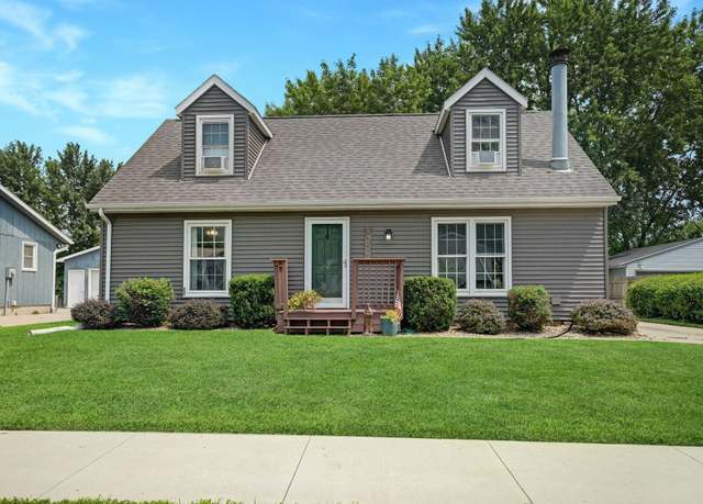 Property at 1225 Fleur Dr, Waterloo, IA 50701, 4 beds, 1 bath
