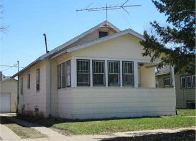 Property at 330 Cutler St, Waterloo, IA 50703, 2 beds, 1 bath