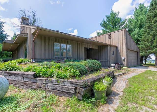 Property at 30126 Westbrook St, New Hartford, IA 50660, 2 beds, 2.5 baths