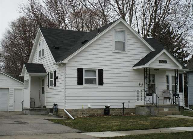 Property at 915 Bertch Ave, Waterloo, IA 50702, 5 beds, 1 bath