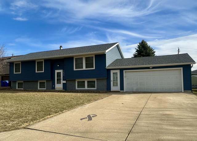 Property at 1324 1st Street St SE, Oelwein, IA 50662, 4 beds, 2 baths