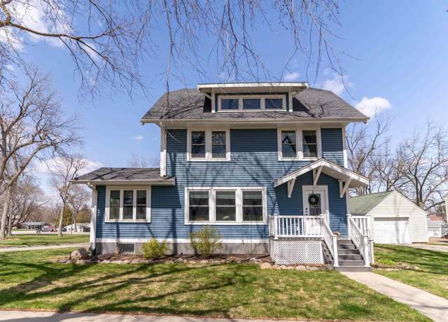 Property at 1207 H Ave, Grundy Center, IA 50638, 4 beds, 2.5 baths