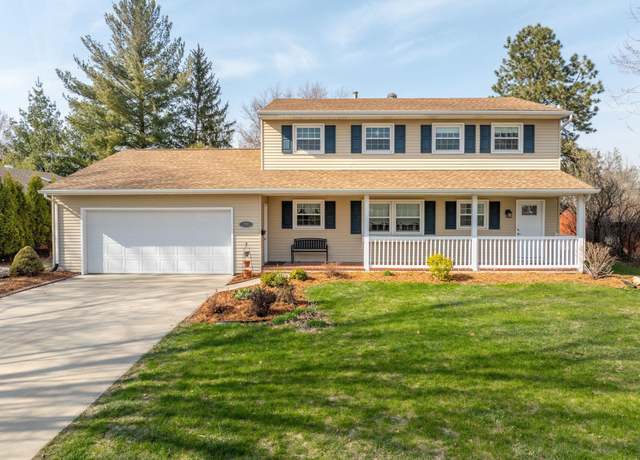 Property at 1302 SW 4th Ave Ave, Waverly, IA 50677, 4 beds, 3 baths