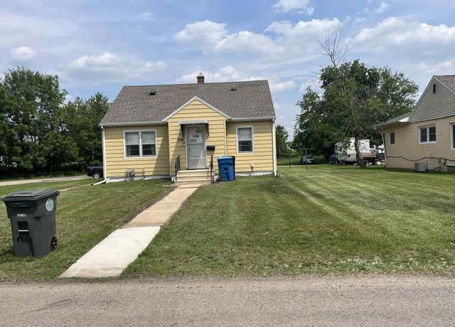 Property at 354 Idaho St, Waterloo, IA 50703, 4 beds, 1 bath