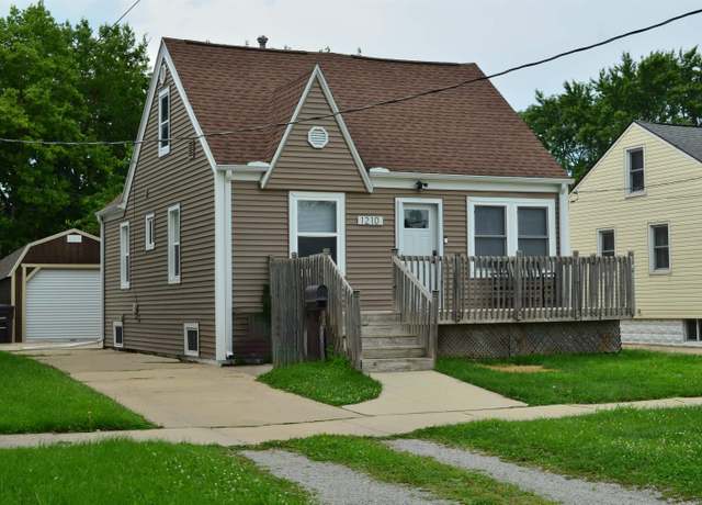 Property at 1210 W 7th St, Waterloo, IA 50702, 3 beds, 1 bath