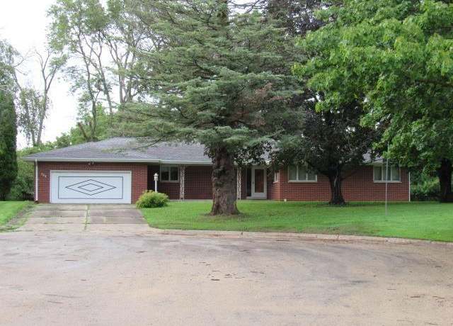 Property at 135 Crescent Court Ct, Monticello, IA 52310, 2 beds, 3 baths