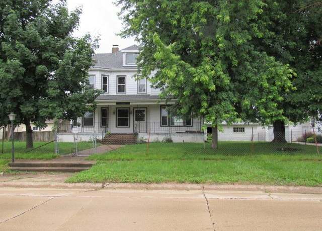 Property at 104 W Cleveland Street St, Olin, IA 52320, 4 beds, 2.5 baths