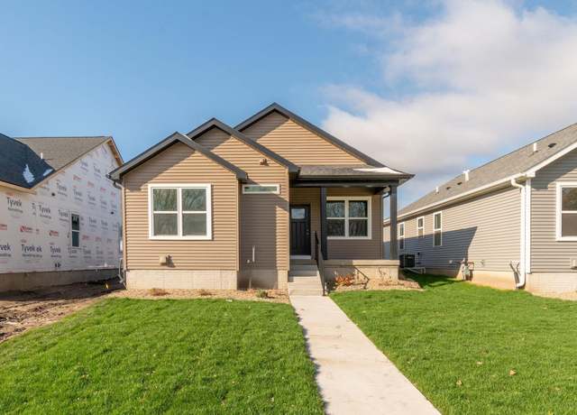 Property at 129 Axlewood Dr, Waterloo, IA 50701, 4 beds, 3 baths