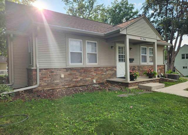 Property at 120 Hillside Ave, Waterloo, IA 50701, 3 beds, 1 bath