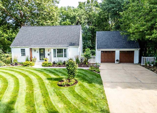 Property at 137 Pauline Pl, Waterloo, IA 50701, 4 beds, 2.5 baths