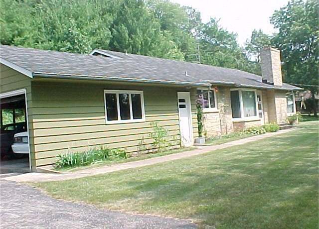 Property at 1100 College Dr, Decorah, IA 52101, 3 beds, 2.5 baths